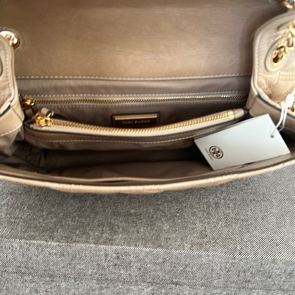 NWT Tory Burch Fleming Soft Glazed convertible shoulder bag. Almond flour. - Picture 4 of 6